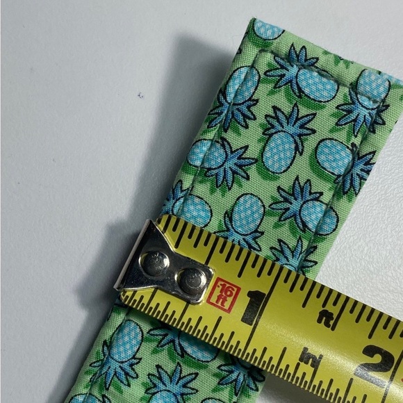 Vineyard Vines Green Blue Pineapple Textile Belt with Chromed Buckle NWT Sz Med - Picture 11 of 11